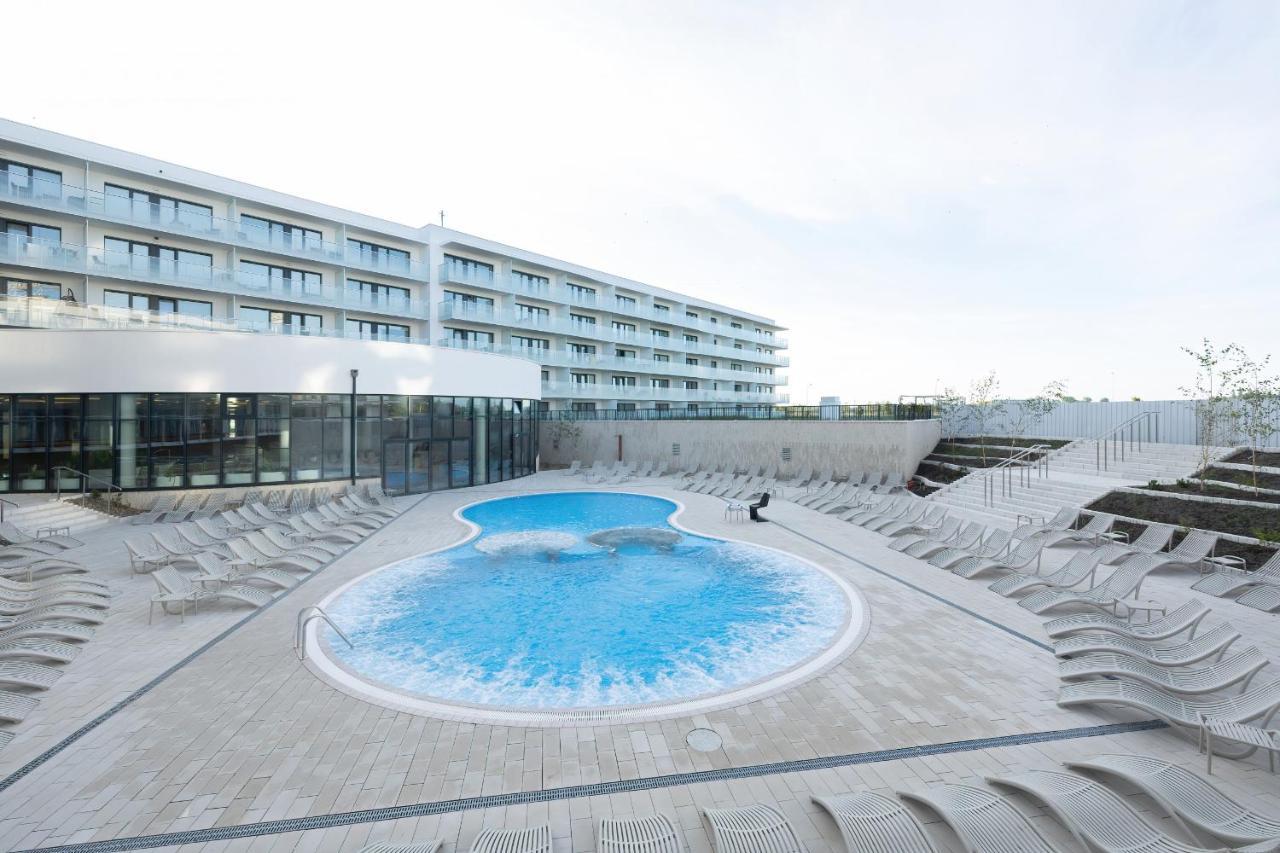 Polanki Aqua With Parking By Renters Prestige Apartment *
